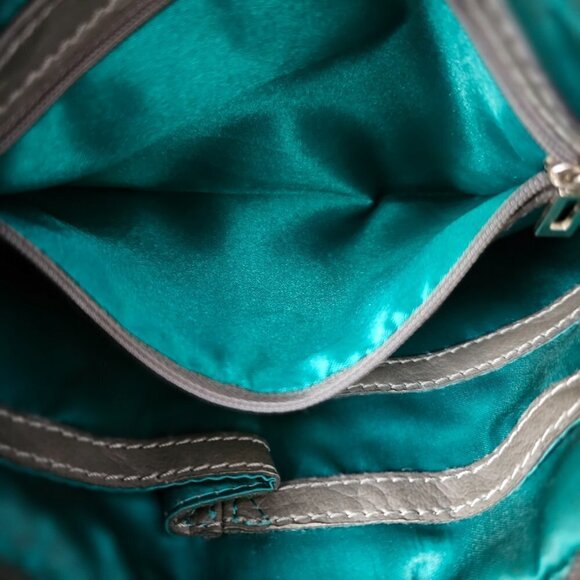 🔥107 Guess Leather Gray Crossbody Bag - Picture 5 of 9